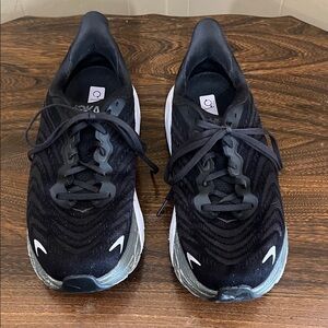 Hoka One One Arahi 6 Men’s Size 9 1/2❤️❤️